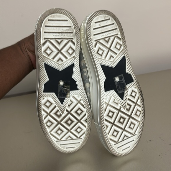 Walk'n'Dior Sneaker
Stone Gray Dior Oblique Embroidered Cotton - Picture 5 of 7